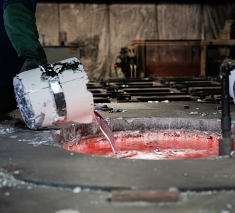 image of aluminum melting and pouring at Aluminum Castings Company foundry